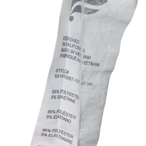 🎉HP🎉 Fabletics x Demi Lovato Tee - Picture 7 of 9